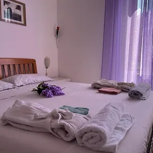 Peaceful Family Apartment, Near Metro , Roma Italia